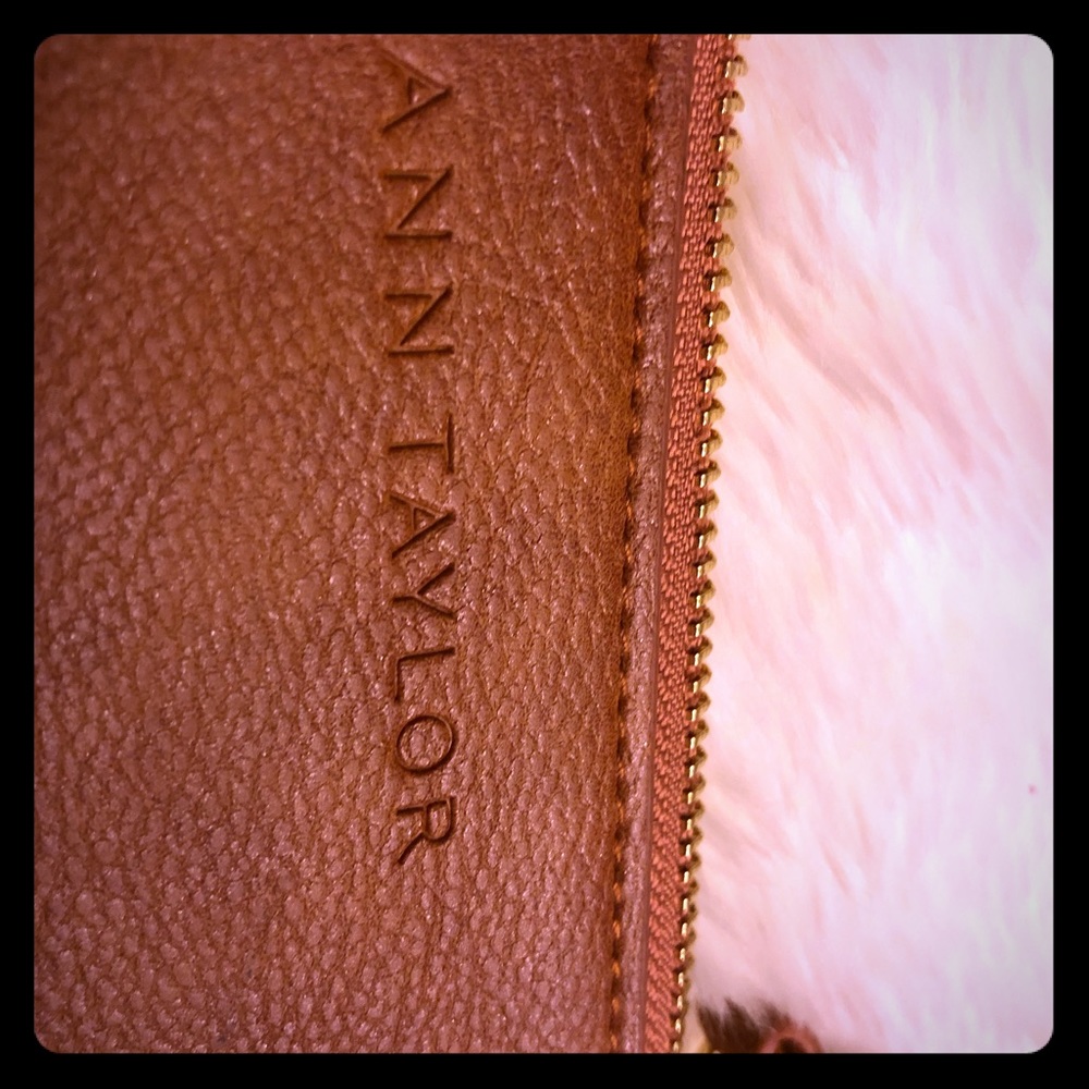 Ann Taylor NWOT ZIPPER WALLET